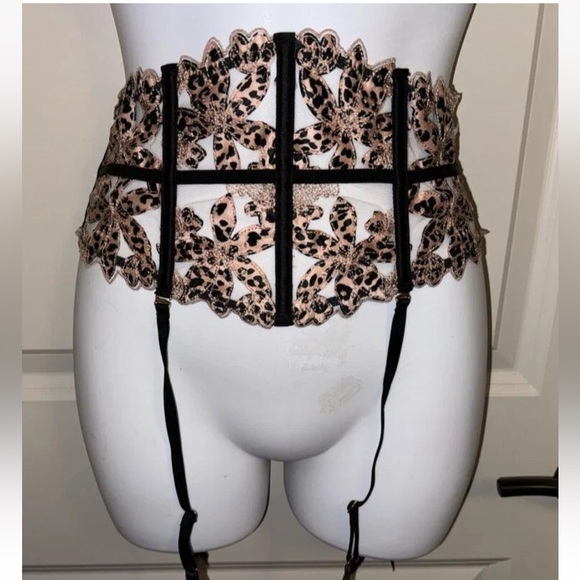 Victoria’s Secret Floral appliqué Embroidered Leopard Waist Cincher garter belt - Picture 1 of 7